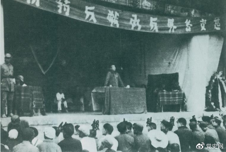 　　1946年7月26日，朱德在延安各界反對內戰(zhàn)動員大會上發(fā)表講話，號召全國人民團結起來，打退國民黨軍對解放區(qū)的進攻。