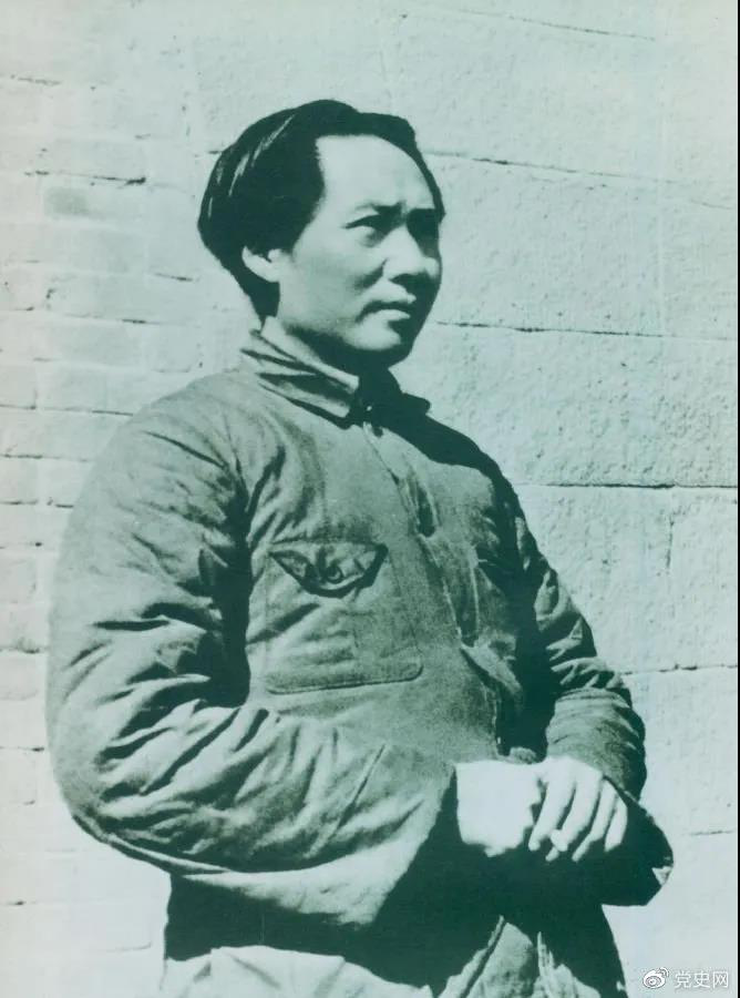 1936年2月至5月，毛澤東、彭德懷率軍進(jìn)行了東征戰(zhàn)役。圖為指揮東征戰(zhàn)役時(shí)的毛澤東。